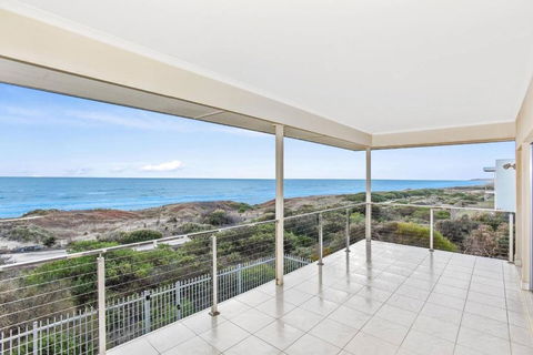 Avaya Sellicks Beachfront Getaway- Wifi - Accommodation Guide 1