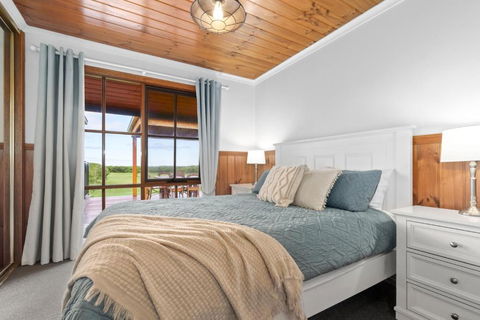 Apollo Bay Cottages- Wild Dog - Accommodation Guide 1