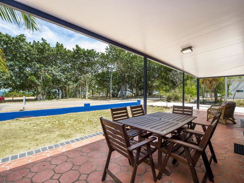 Azure On Geoffrey Bay - Accommodation Guide 1