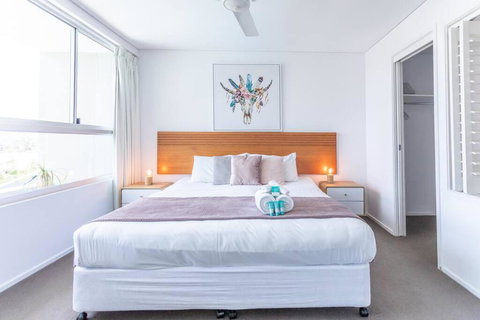 Azure Sea, Oceanviews, Wifi, 2 Pools + Gym - Accommodation Asia 2