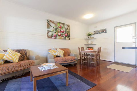 B7 Crawley Apartment 1 BRM & Sleepout Near UWA - Accommodation Guide 4