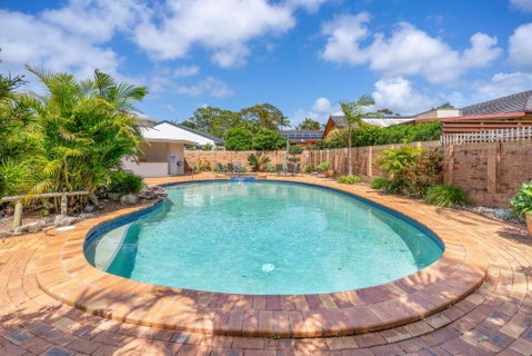 Ballina Golf Unit - Accommodation Guide 2