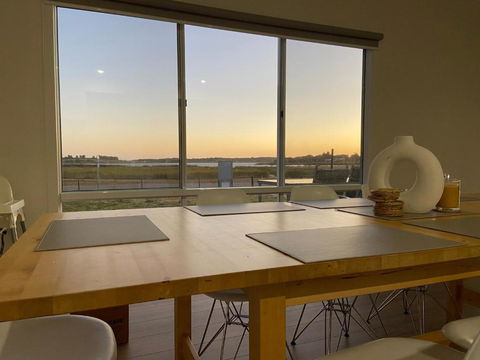 Banksia Lakeview Retreat - Accommodation Asia 4
