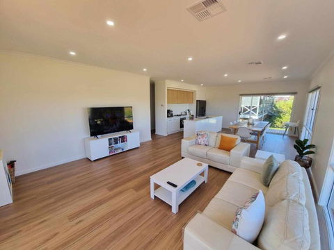 Banksia Lakeview Retreat - Accommodation Asia 3