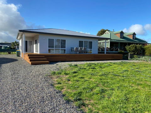 Banksia Lakeview Retreat - Accommodation Asia 1