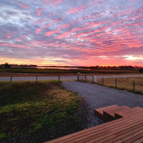 Banksia Lakeview Retreat - Accommodation Asia 0