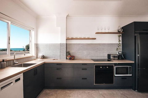 BAY PROPERTIES . Ocean Sounds - Accommodation Guide 1