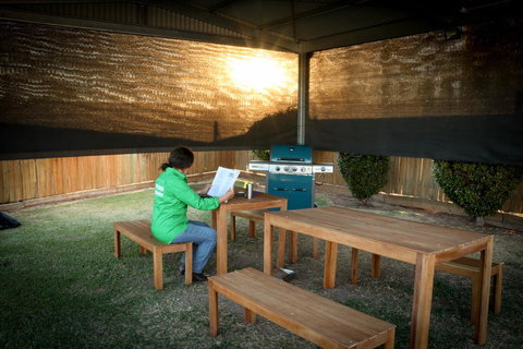 Emerald Park Motel - Accommodation Guide 9