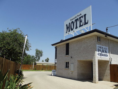 Emerald Park Motel - Accommodation Guide 11