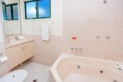 NRMA Bowen Beachfront Holiday Park - Accommodation Asia 14