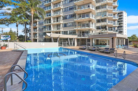 Pacific Regis Beachfront Holiday Apartments - Accommodation Asia 3