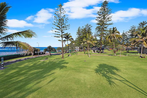 Pacific Regis Beachfront Holiday Apartments - Accommodation Asia 15