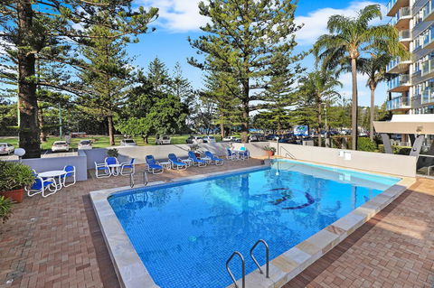 Pacific Regis Beachfront Holiday Apartments - Accommodation Asia 4