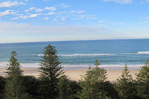 Pacific Regis Beachfront Holiday Apartments - Accommodation Asia 11
