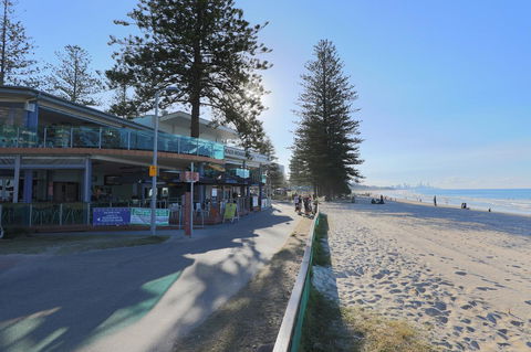 Pacific Regis Beachfront Holiday Apartments - Accommodation Asia 17