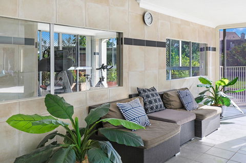 Pacific Regis Beachfront Holiday Apartments - Accommodation Asia 7