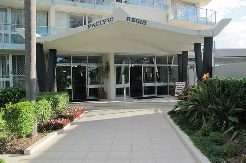Pacific Regis Beachfront Holiday Apartments - Accommodation Asia 10