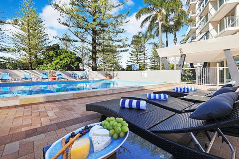 Pacific Regis Beachfront Holiday Apartments - Accommodation Asia 1