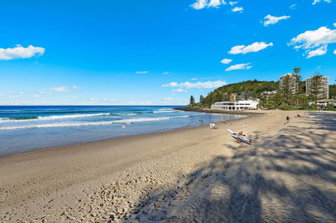Pacific Regis Beachfront Holiday Apartments - Accommodation Asia 2
