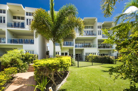 Beachside Apartment 5 - Accommodation China 5