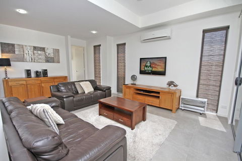48 Boardrider Crescent, Mt Coolum - Pet Friendly, WiFi, Linen Incl. 500 BOND - Accommodation Asia 4