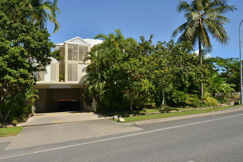Port Douglas Apartments - Adults Only Oasis - Accommodation Guide 28