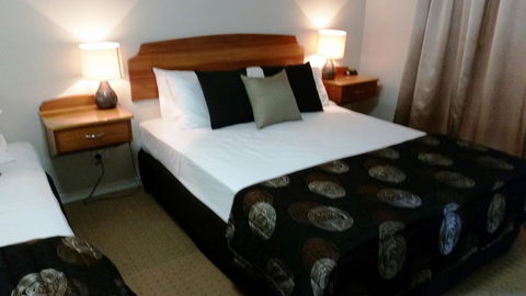 Shamrock Gardens Motel - Accommodation Guide 13