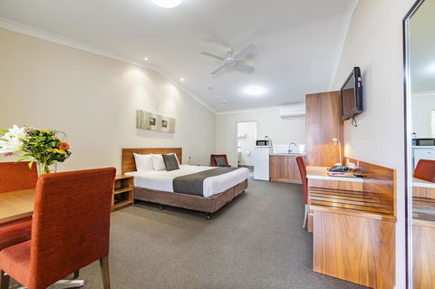 Roma Explorers Inn - Accommodation Asia 1