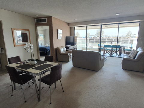 The Waterford Prestige Apartments - Accommodation Asia 4
