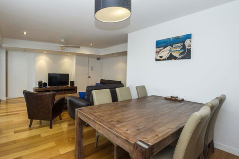 Maggies Beachfront Apartment 13 - Accommodation China 8