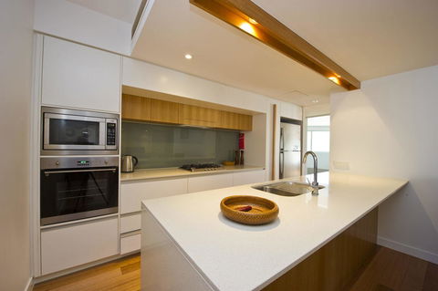 Maggies Beachfront Apartment 13 - Accommodation China 5