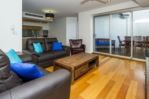 Maggies Beachfront Apartment 13 - Accommodation China 6