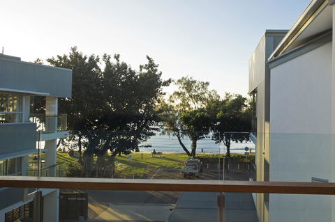 Maggies Beachfront Apartment 13 - Accommodation China 9