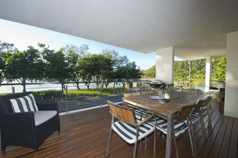 Maggies Beachfront Apartment 10 - Accommodation China 5