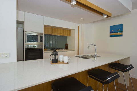 Maggies Beachfront Apartment 10 - Accommodation China 6