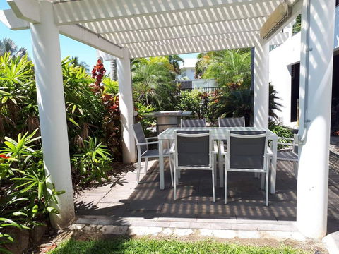 Hinchinbrook Holiday Apartments - Accommodation Asia 34