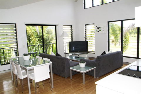 Hinchinbrook Holiday Apartments - Accommodation Asia 24