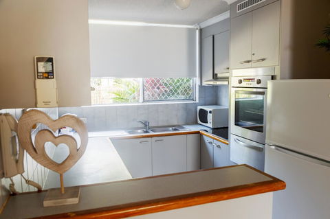 Crystal Beachfront Apartments - Accommodation China 8