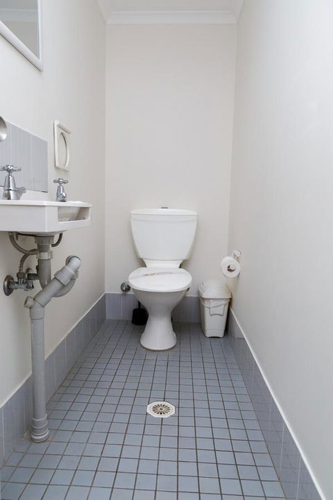 Crystal Beachfront Apartments - Accommodation China 31