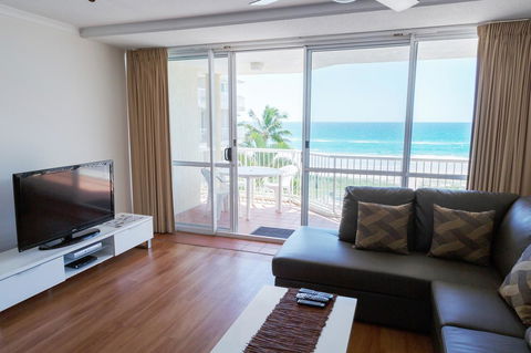Crystal Beachfront Apartments - Accommodation China 37