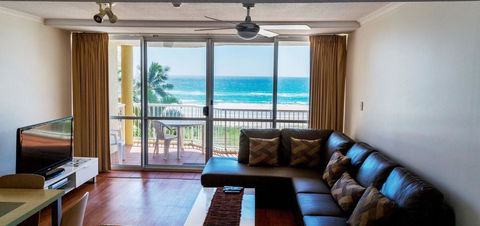 Crystal Beachfront Apartments - Accommodation China 43