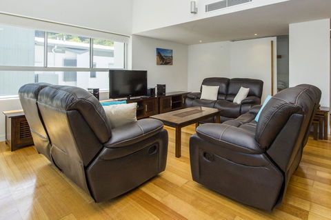 Maggies Beachfront Apartment 5 - Accommodation China 3