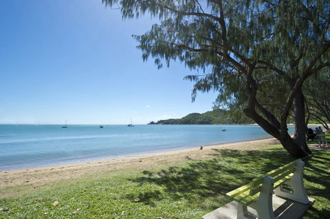 Maggies Beachfront Apartment 5 - Accommodation China 6