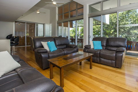 Maggies Beachfront Apartment 5 - Accommodation China 5