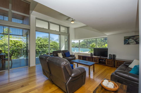 Maggies Beachfront Apartment 12 - Accommodation China 10