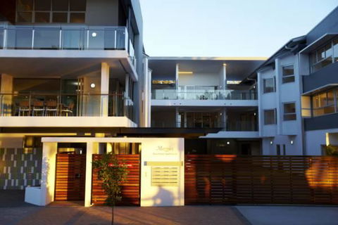 Maggies Beachfront Apartment 12 - Accommodation China 1