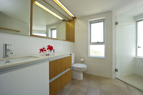 Maggies Beachfront Apartment 12 - Accommodation China 6