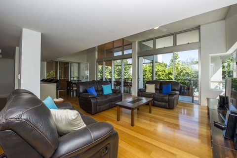 Maggies Beachfront Apartment 12 - Accommodation China 14