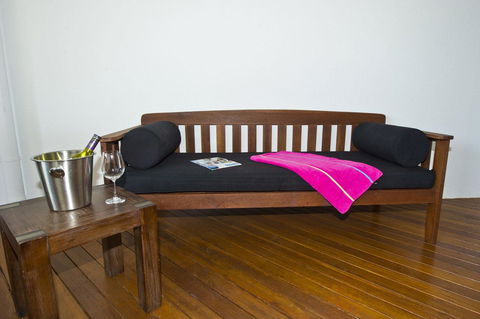Maggies Beachfront Apartment 6 - Accommodation China 9