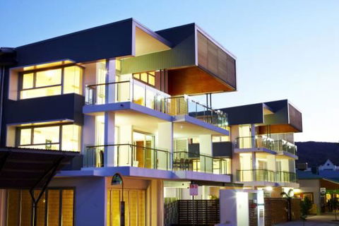 Maggies Beachfront Apartment 6 - Accommodation China 1
